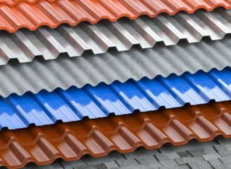 Przewodnik krok po kroku dotyczący malowania blach na potrzeby pokryć dachowych